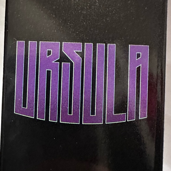 Disney Villans Ursula 37Pcs MakeUp Set Brand New Never Opened. - Picture 8 of 9